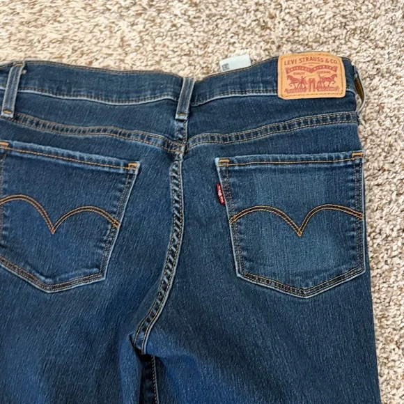 Levi's Women's Dark Indigo Denim Capris - Picture 3 of 4